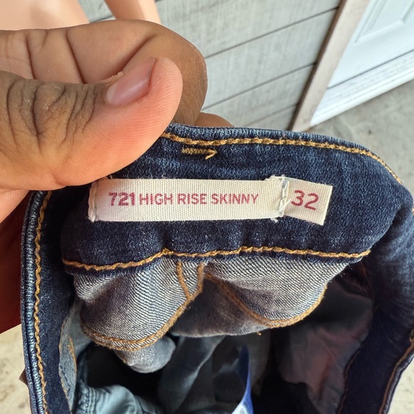 Women’s Levi’s 721 high rise skinny jeans size 32W X 30L - Picture 4 of 5